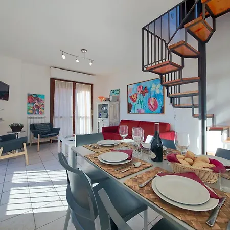 3-bedroom Lakefront Lakeview Acquaseria