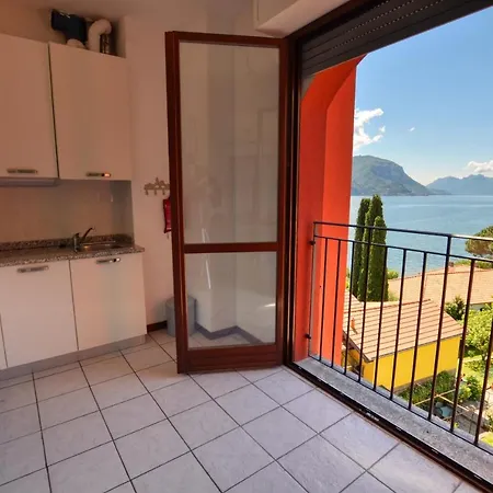 3-bedroom Lakefront Lakeview Lejlighed Acquaseria