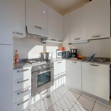 3-bedroom Lakefront Lakeview Lejlighed Acquaseria