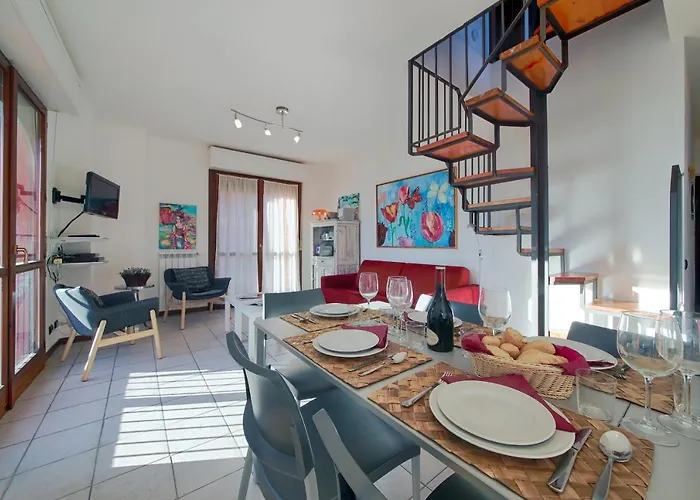 3-bedroom Lakefront Lakeview Acquaseria