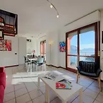 3-bedroom Lakefront Lakeview Apartman *